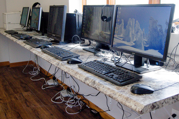 New computers in a row at Hanska library